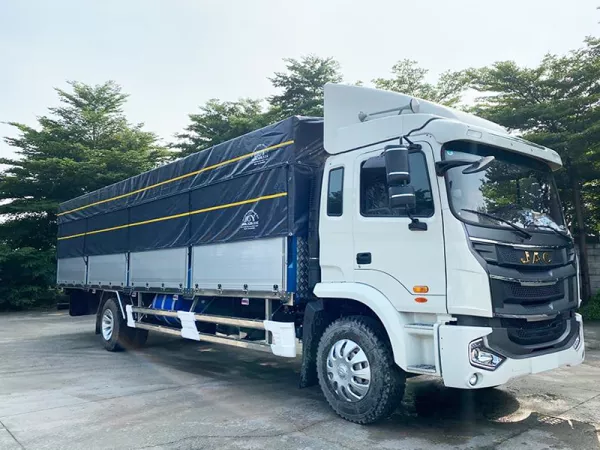 Dịch vụ thay Kính chắn gió xe tải JAC 9 tấn tận nơi